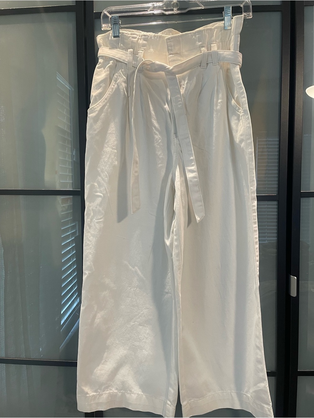 H&M White Paperbag Waist Cropped Pants